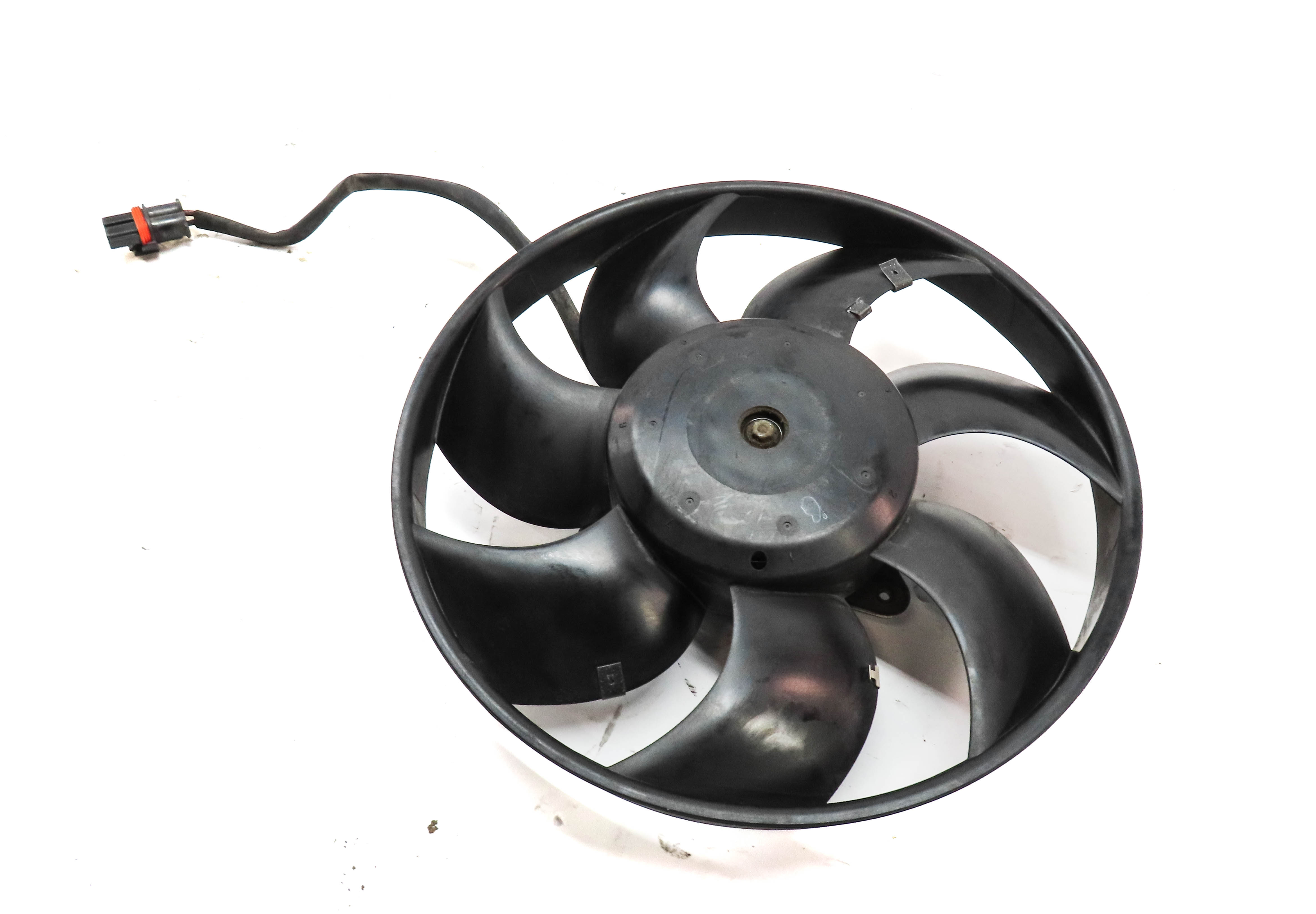 12-17 LR2 DISCOVERY SPORT EVOQUE (L538 L550) SMALL RADIATOR COOLING FAN & MOTOR — exact item pictured
